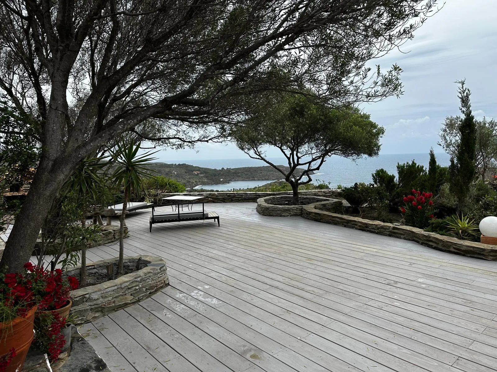 Terrasse panoramique face à la Méditerranée à Cadaqués